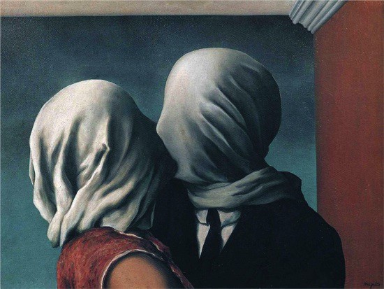 白いナイトガウンで覆われている人の絵 引用元：The Lovers, 1928 by Rene Magritte | Rene Magritte Biography, Paintings, and Quotes